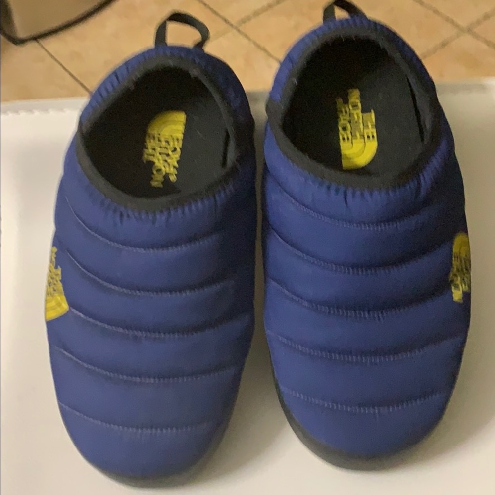 The North Face men’s slippers US size 9